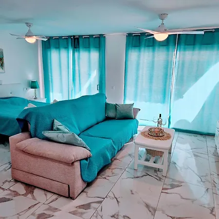 Blue Sky Apartment *